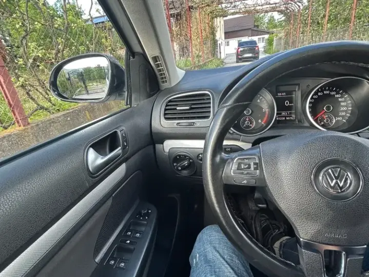 Volkswagen Golf VI 1.6 TDI DPF MATCH