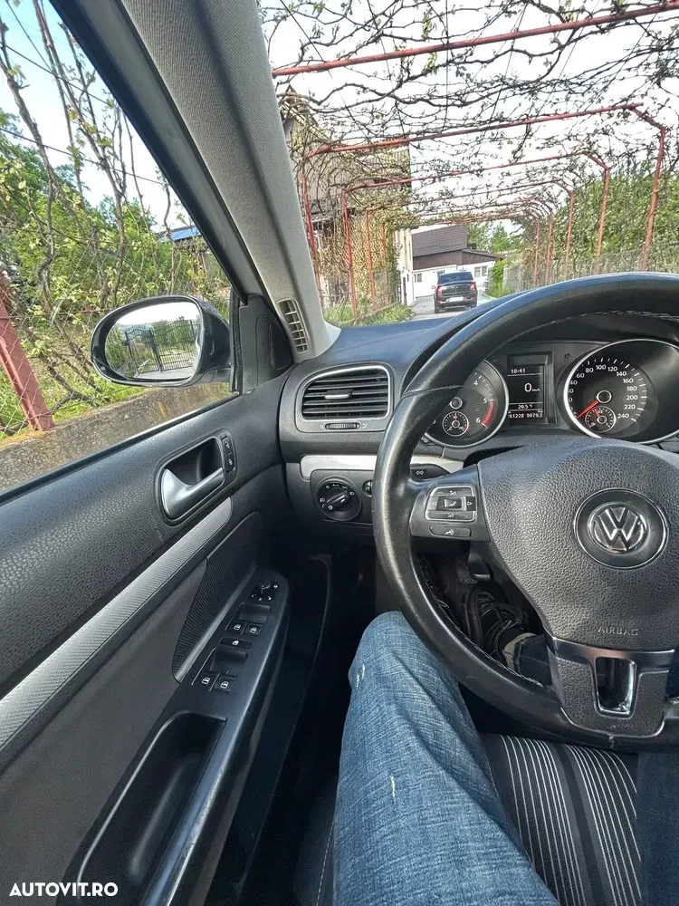 Volkswagen Golf VI 1.6 TDI DPF MATCH — imagine 3