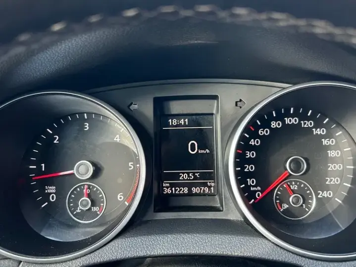 Volkswagen Golf VI 1.6 TDI DPF MATCH