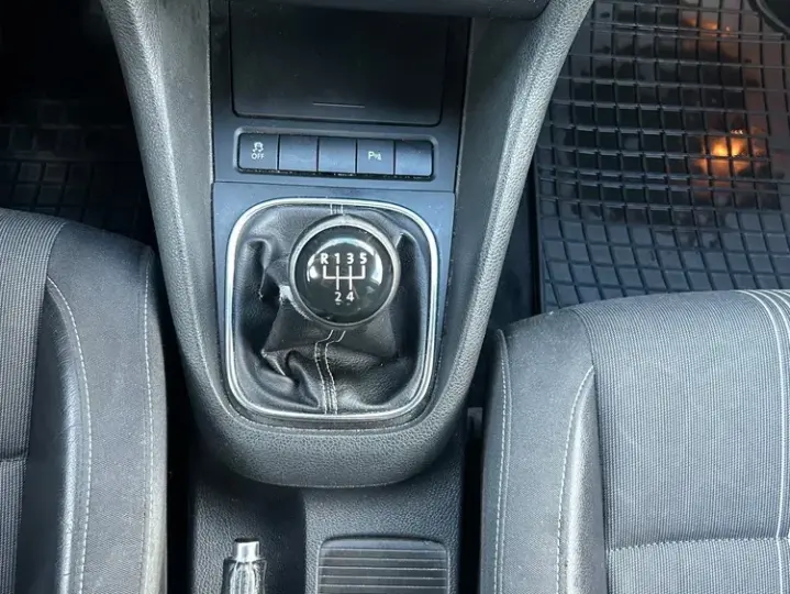 Volkswagen Golf VI 1.6 TDI DPF MATCH