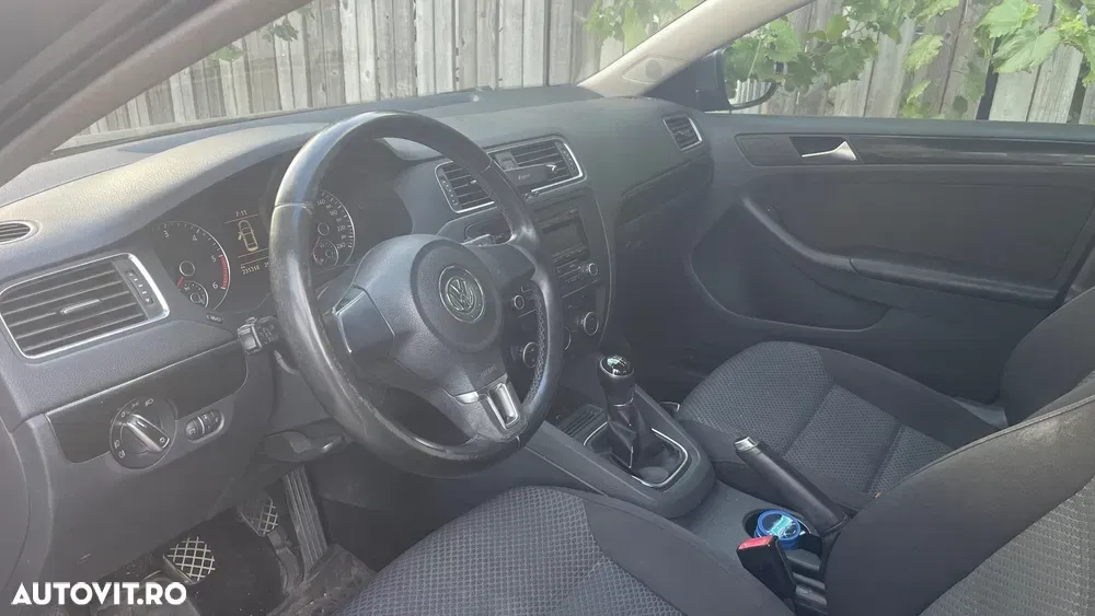 Volkswagen Jetta A6 1.6 TDI Comfortline — imagine 6