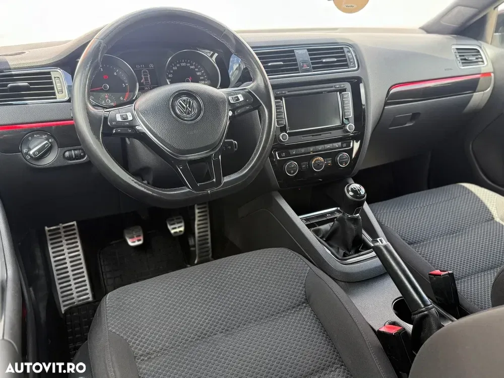 Volkswagen Jetta A6 2.0 TDI BlueMotion Technologie — imagine 4