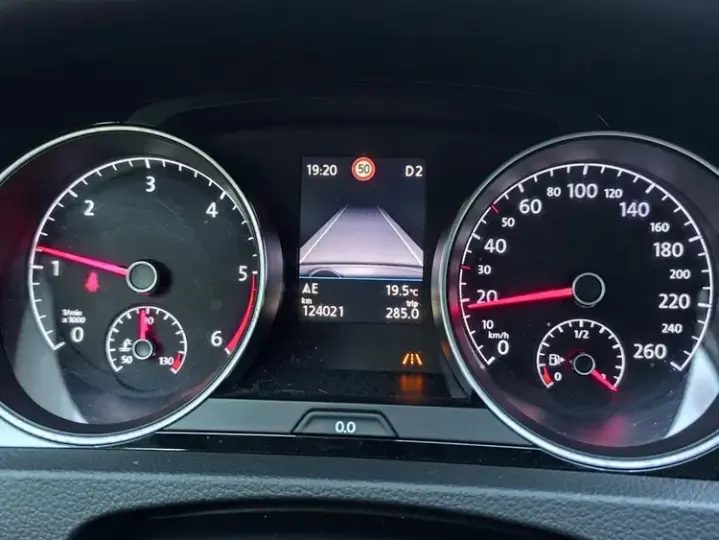 Volkswagen Golf VII 2.0 TDI BlueMotion Technology DSG Allstar