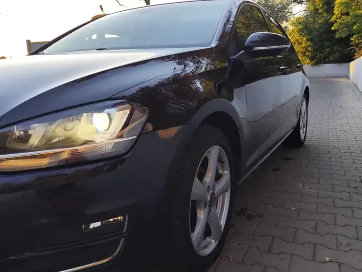Volkswagen Golf VII 2.0 TDI BlueMotion Technology DSG Allstar