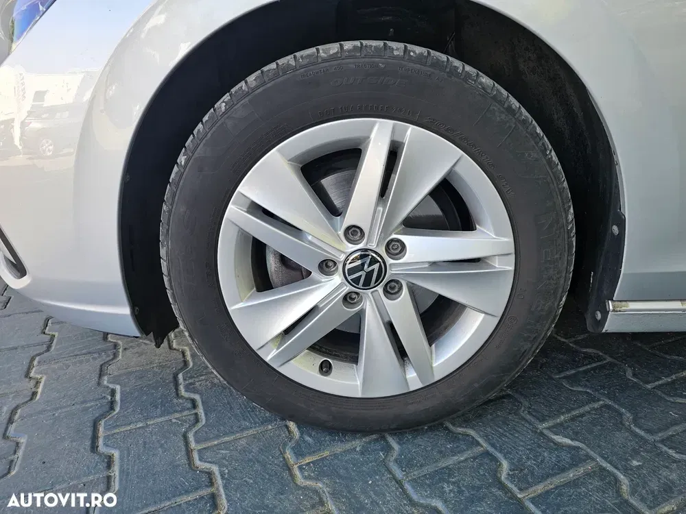 Volkswagen Golf VIII 1.0 TSI Life — imagine 4