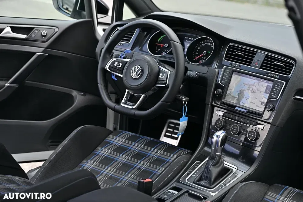 Volkswagen Golf — imagine 5