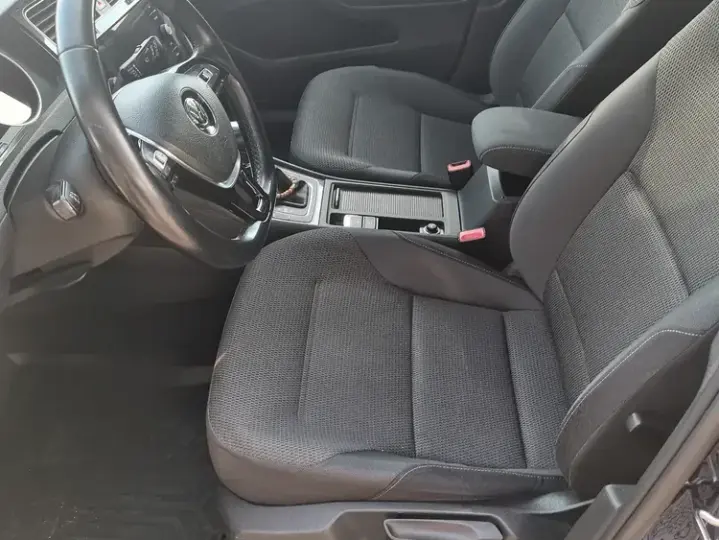Volkswagen Golf VII 2.0 TDI DPF BMT DSG Comfortline