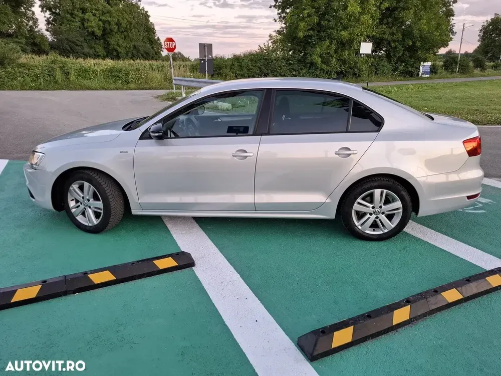 Volkswagen Jetta 1.2 TSI Match — imagine 4