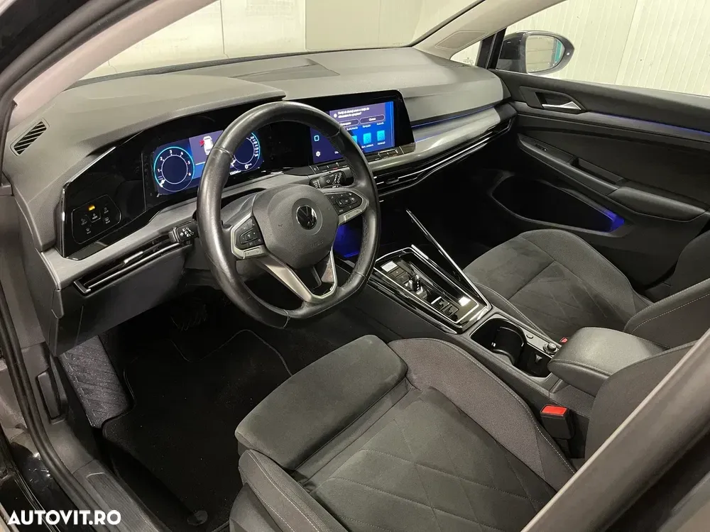 Volkswagen Golf VIII 2.0 TDI DSG Style — imagine 5