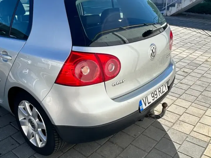 Volkswagen Golf V 1.6 FSI Sportline