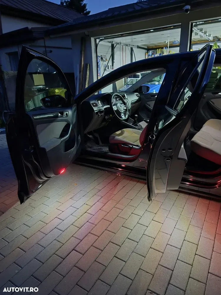 Volkswagen Jetta — imagine 2