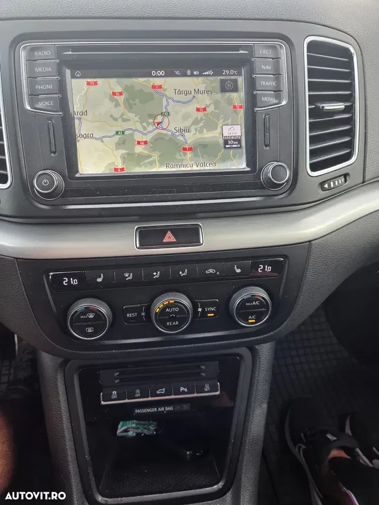 Volkswagen Sharan 2.0 TDI BlueMotion Technology Highline — imagine 4