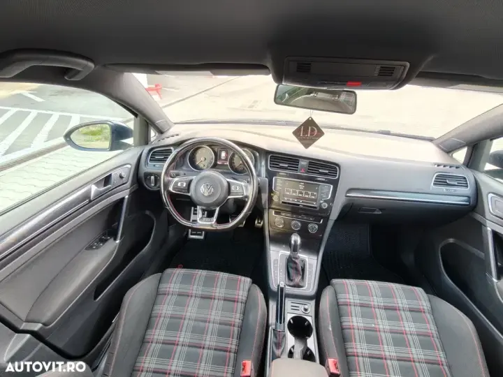 Volkswagen Golf VII 2.0 GTI DSG