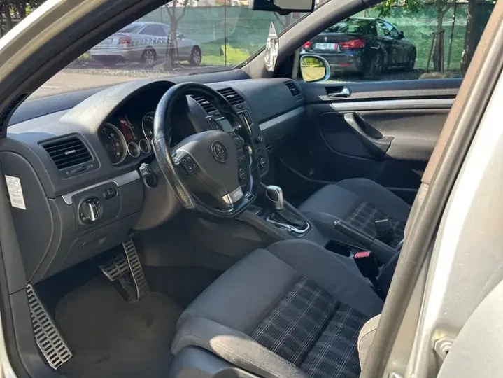 Volkswagen Golf V