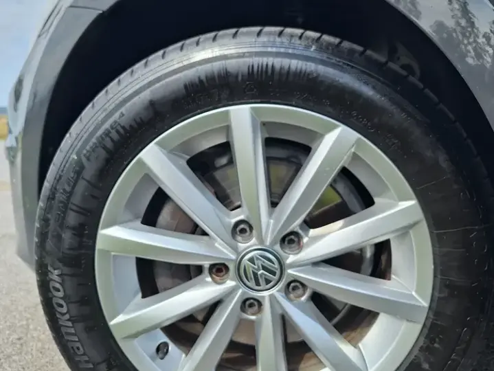 Volkswagen Golf VII 1.6 TDI BlueMotion Technology DSG Lounge