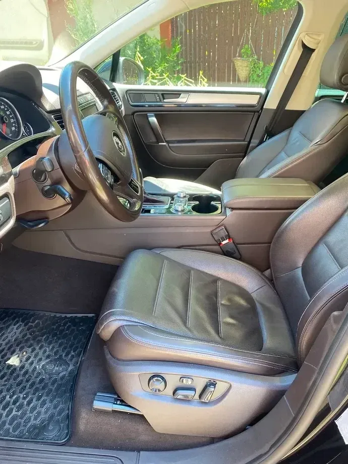 Volkswagen Touareg II 3.0 V6 TDI SCR Blue Motion DPF Automatik Terrain Tech Executive Edition — imagine 3