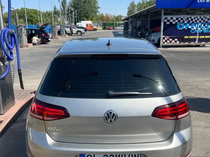 Volkswagen Golf VII 1.6 TDI Highline