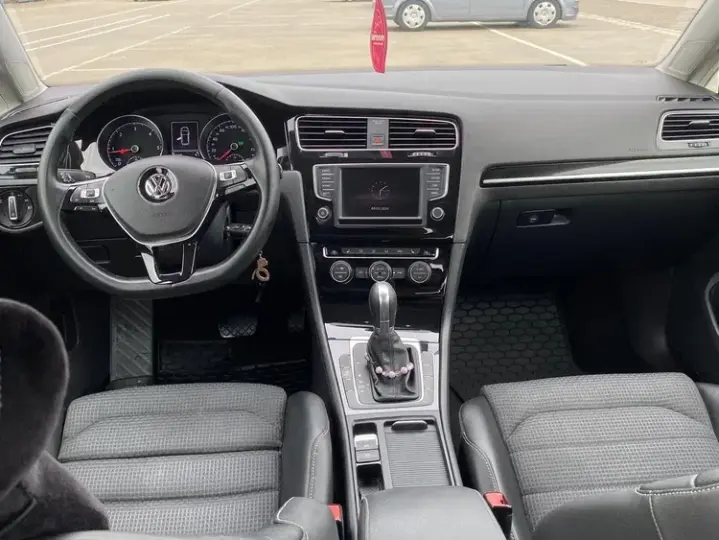 Volkswagen Golf VII 2.0 TDI DSG Comfortline