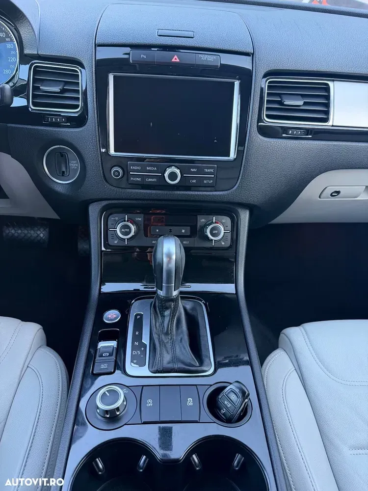 Volkswagen Touareg II 3.0 V6 TDI Blue Motion DPF Automatik — imagine 6