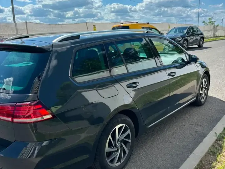 Volkswagen Golf VII 1.6 TDI Sound