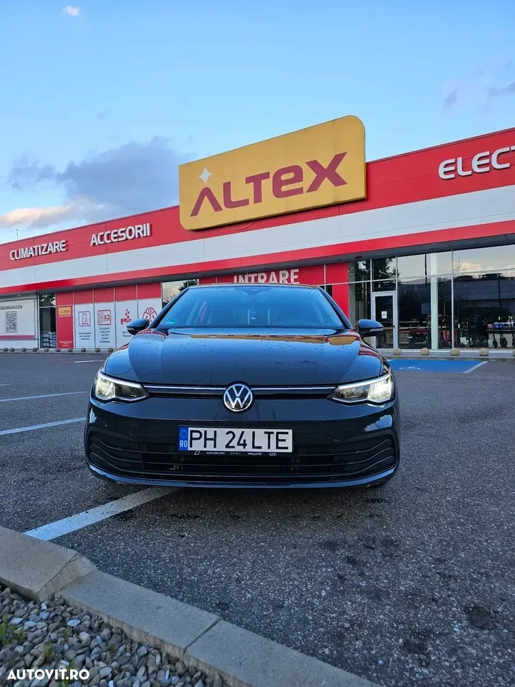 Volkswagen Golf VIII 2.0 TDI SCR Life — imagine 3