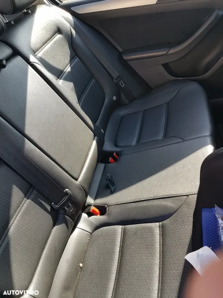 Volkswagen Jetta — imagine 3