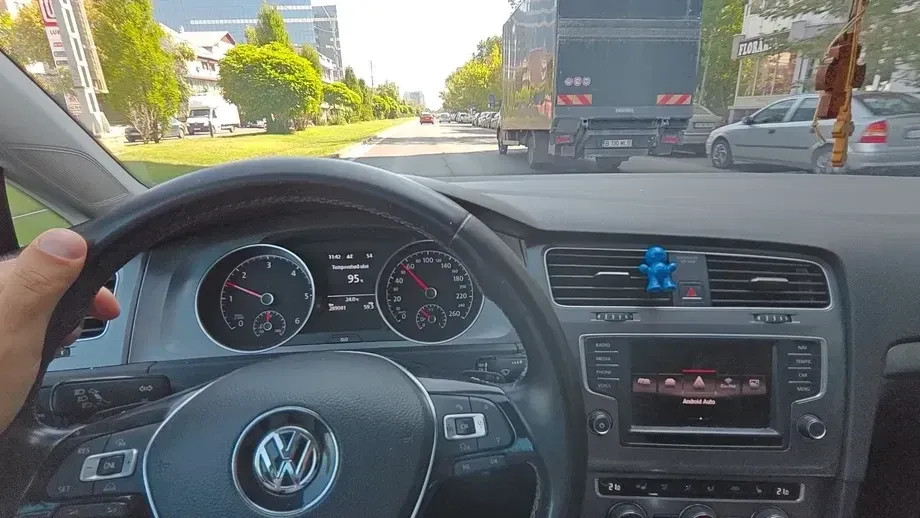 Volkswagen Golf VII 2.0 TDI BlueMotion Technology DSG Lounge — imagine 6