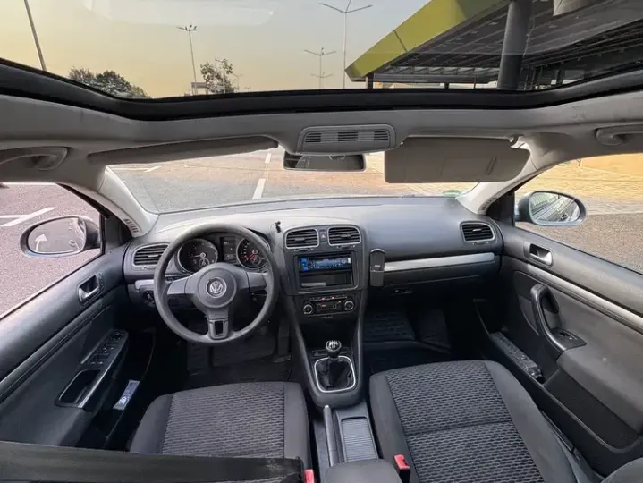 Volkswagen Golf VI
