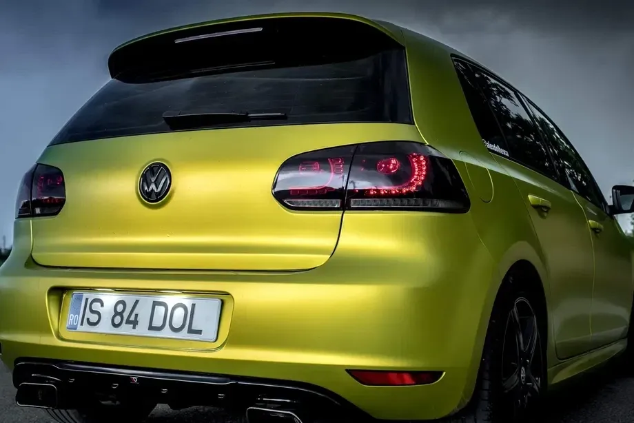 Volkswagen Golf VI 1.6 TDI BlueMotion Technology DPF Highline — imagine 3