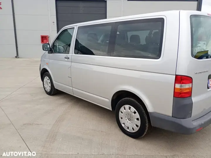 Volkswagen Transporter T5 Shuttle Kurz