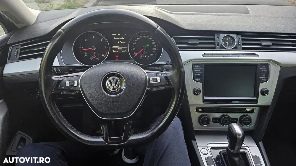 Volkswagen Passat B8 2.0 TDI SCR DSG Highline — imagine 3