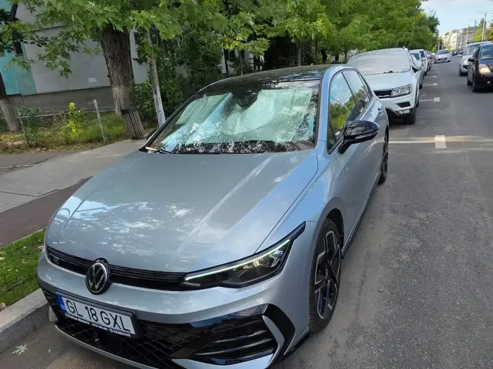 Volkswagen Golf VIII 1.5 eTSI ACT DSG MHEV R-Line