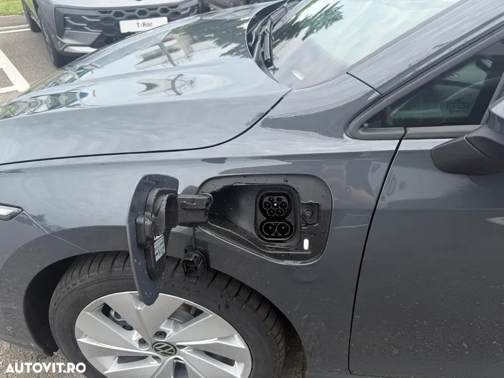 Volkswagen Golf VIII — imagine 4