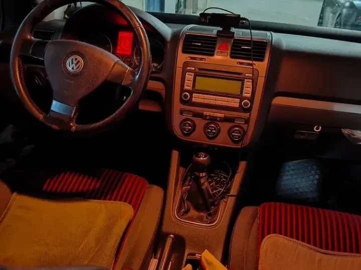 Volkswagen Golf V 1.6 FSI Sportline