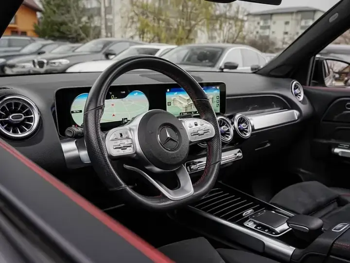Mercedes-Benz GLB 200 7G-DCT AMG Line