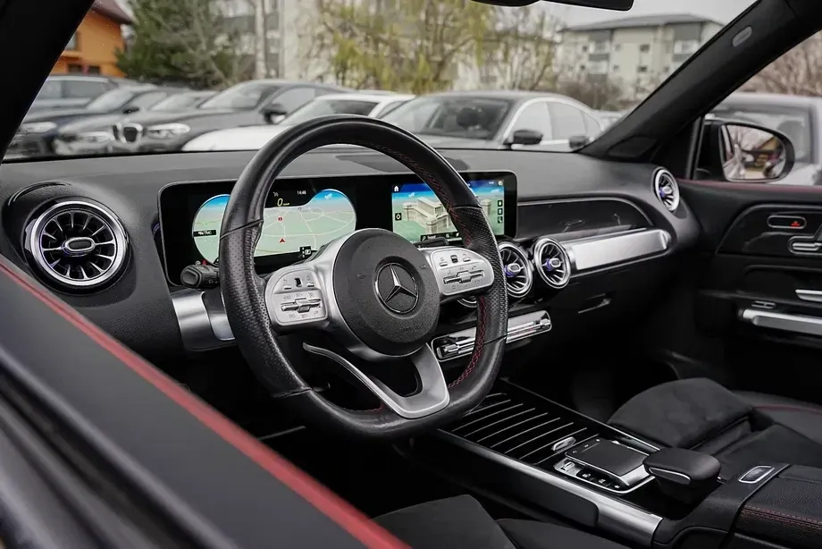 Mercedes-Benz GLB 200 7G-DCT AMG Line — imagine 4