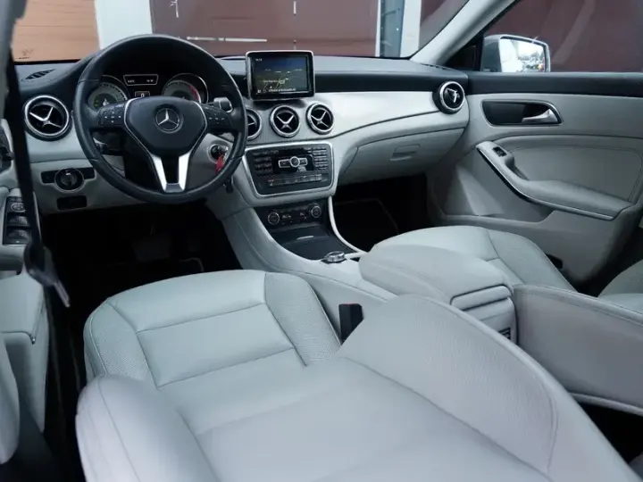 Mercedes-Benz CLA 200 C117 CDI 7G-DCT