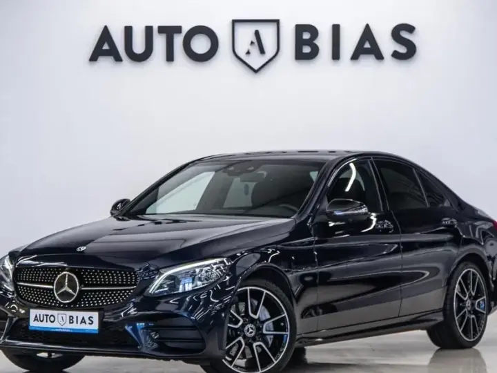 Mercedes-Benz C 300 e 9G-TRONIC AMG Line