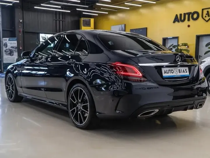 Mercedes-Benz C 300 e 9G-TRONIC AMG Line