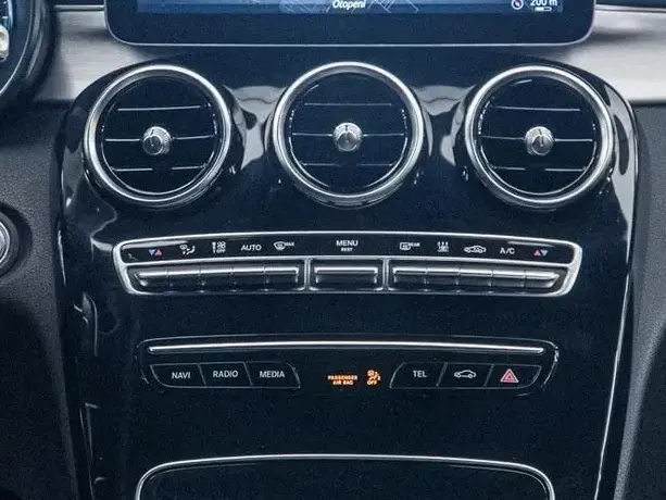 Mercedes-Benz C 300 e 9G-TRONIC AMG Line