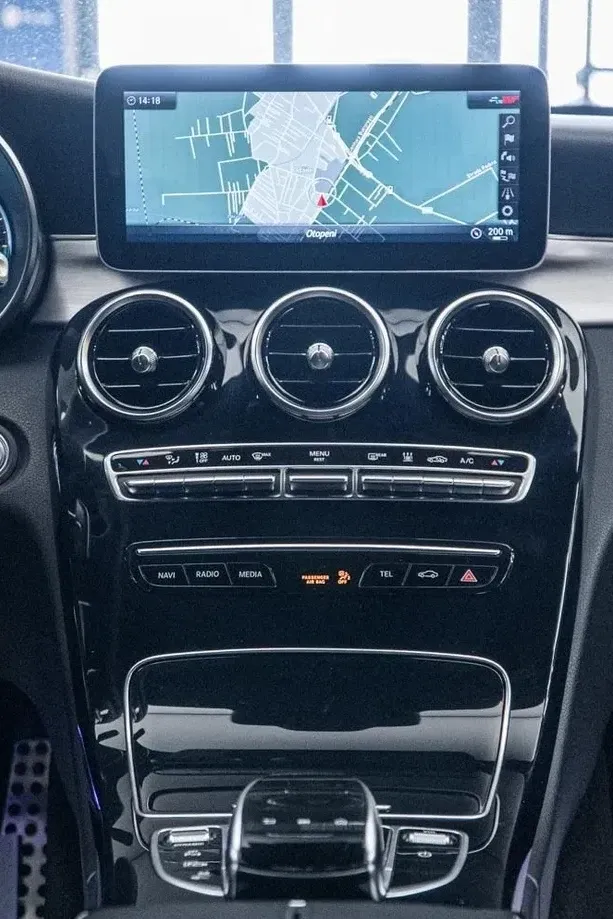 Mercedes-Benz C 300 e 9G-TRONIC AMG Line — imagine 4