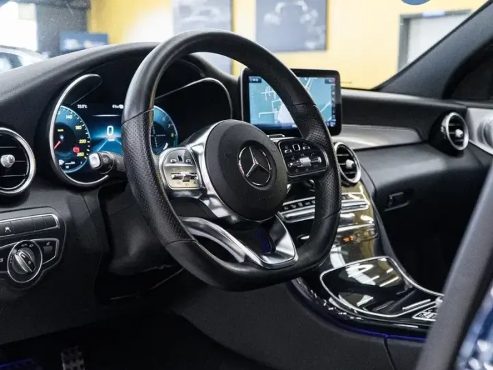 Mercedes-Benz C 300 e 9G-TRONIC AMG Line