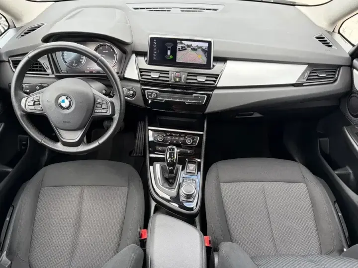 BMW Seria 2 218d xDrive Aut. Advantage