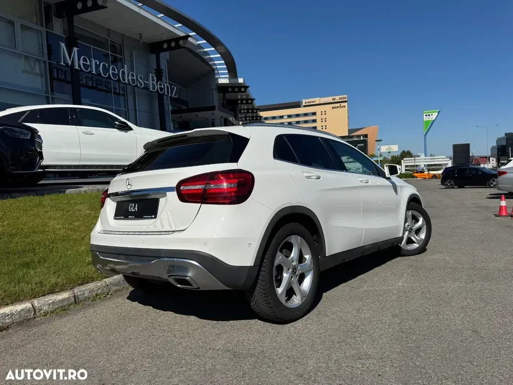 Mercedes-Benz GLA 180 7G-DCT UrbanStyle Edition — imagine 2