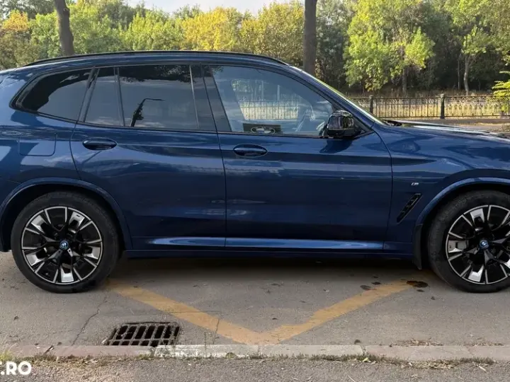 BMW iX3