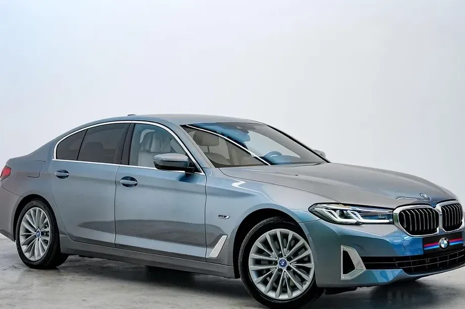BMW Seria 5 530e xDrive AT PHEV — imagine 5