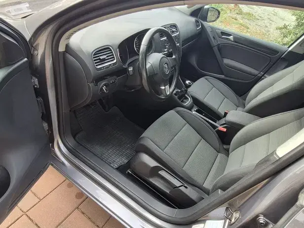 Volkswagen Golf VI