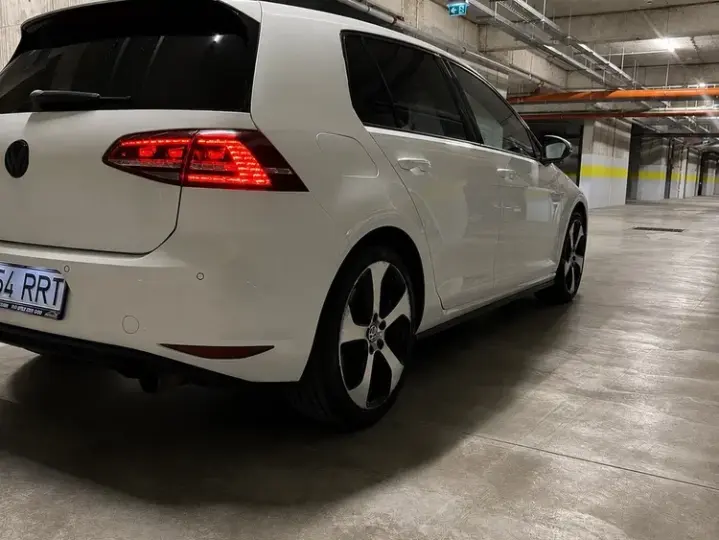 Volkswagen Golf VII