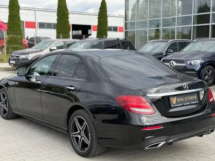 Mercedes-Benz E W213 300 9G-TRONIC AMG Line
