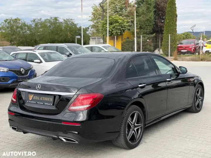 Mercedes-Benz E W213 300 9G-TRONIC AMG Line